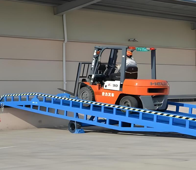 日土移动式卸货平台（叉车用）